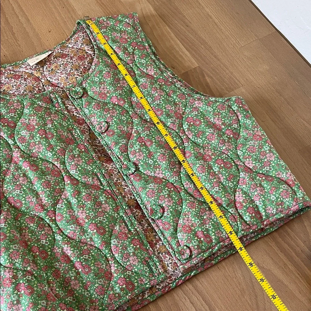 Oak Meadow Floral Quilted Vest - Picture 8 of 13